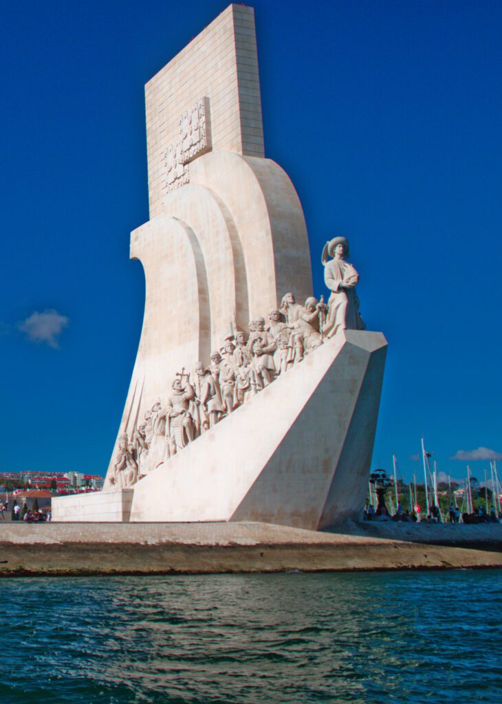 Monumento do Padrão dos Descobrimentos em Lisboa — símbolo histórico à beira-Tejo em experiências privadas com alma