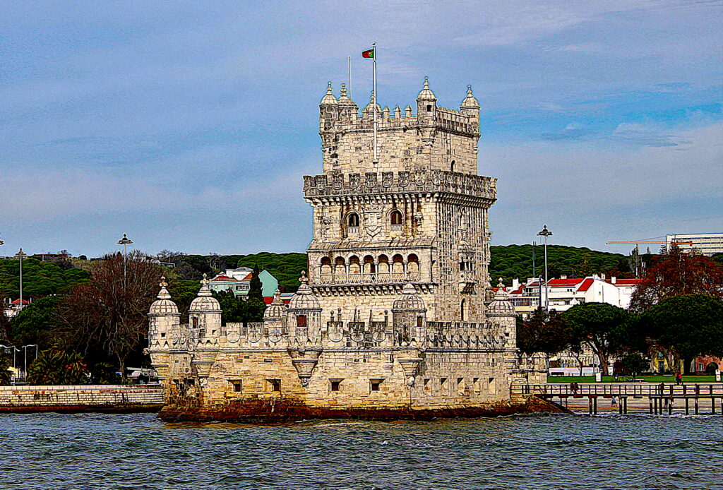 Torre de Belém em Lisboa junto ao rio — marco histórico dos Descobrimentos em experiências privadas com identidade